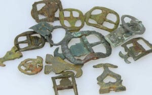 Romain - Lot de 13 boucles de ceintures en bronze - 1er-4ème siècle