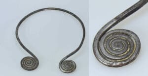 Celtique - Torque en bronze à teneur en argent - 4ème-1er siècle av. J.-C.