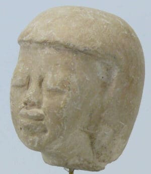 Egypte - Tête en pierre calcaire - 1er mill. av. J.-C.