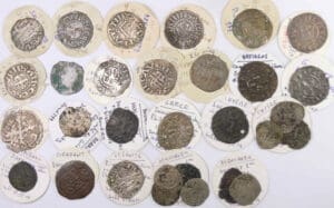 Lot de 30 monnaies féodales