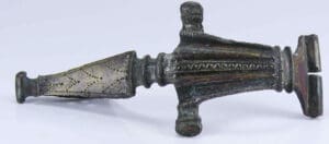 Mérovingien - Fibule en bronze