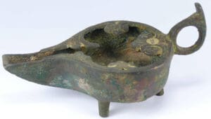 Byzance - Lampe à huile en bronze - 10ème-12ème siècle ap. J.-C.