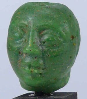 Proche-Orient - Tête en pâte de verre - 2ème mill. av. J.-C.
