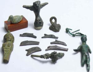 Romain - Lot de 13 objets en bronze - 100 av. J.-C./200