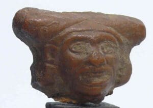 Précolombien - Tête en terre cuite - 300/500