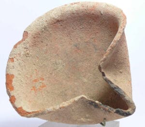 Moyen Orient - Période archaïque Jordano-levantine - Lampe à huile à bec en terre cuite. 1000 av. J.-C.