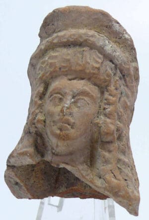 Egypte - Epoque romaine - Tête d'Isis en terre cuite - 200-0 av. J.-C.