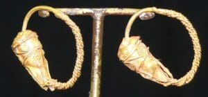 Byzantin - Boucles d'oreilles torsadées en or  -  500 / 700 ap. J.-C.