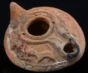 Romain - Lampe à  huile en terre cuite "Animaux à cornes" - 200 / 300 ap. J.-C.