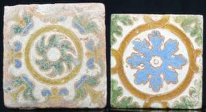 Hispano-Mauresque - Lot de 2 carreaux de faïence - 1500 ap. J.-C.