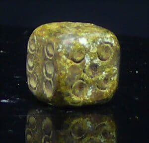 Romain - Dé en bronze - 100 / 300 ap. J.-C.