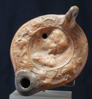 Romain - Lampe à huile en terre cuite "Tête de femme" - 200 / 400 ap. J.-C.