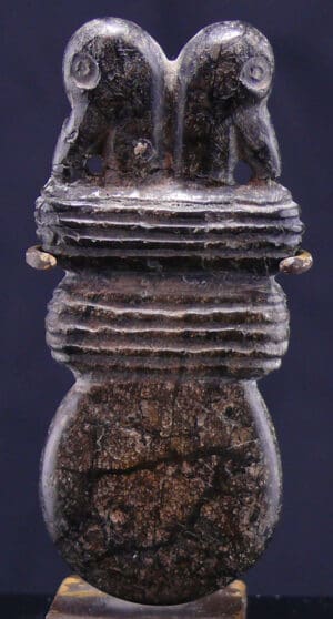 Mésopotamie orientale - Idole en pierre - 1500 / 1000 av. J.-C.