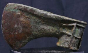 Proche Orient - Hâche en bronze - 1500 / 1000 av. J.-C.