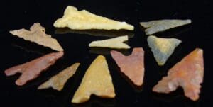 Néolithique - Lot de 10 pointes de flèche en silex