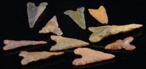 Néolithique - Lot de 10 pointes de flèche en silex