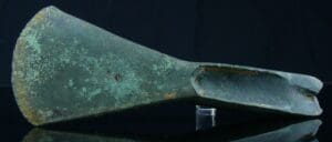 Age du bronze - Hâche à talon en bronze - 3000 / 1000 av. J.-C.