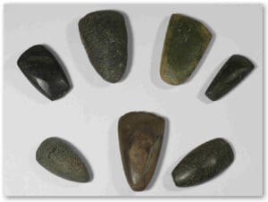 Néolithique - Ensemble de 7 petites hâches polies votives