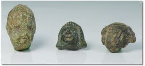 Romain - Ensemble de 3 petits masques en bronze - IIème-IIIème siècle ap. J.-C.