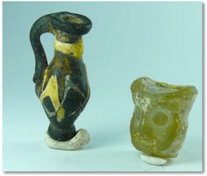 Romain - Oenoché et tête en pâte de verre - Ier-IVème siècle ap. J.-C.