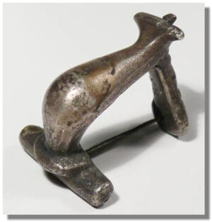 Romain - Fibule delfiniphorme en argent - Ier-IIIème siècle ap. J.-C.