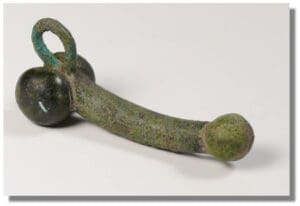 Romain - Fibule phalique en bronze - IIème-Vème siècle ap. J.-C.