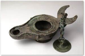 Romain - Lampe à huile en bronze - IIème-IIIème siècle ap. J.-C.