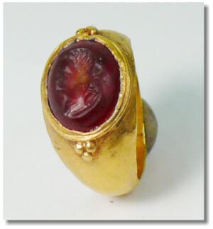 Romain - Bague en or avec intaille - IIème-IVème siècle ap. J.-C.