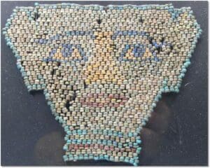Egypte - Masque en perles - 663-332 av. J.-C.
