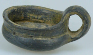 Orient germanique - Culture de Lusace - Lampe à huile - 1300-500 av J.-C. Orient germanique - Culture de Lusace - Lampe à huile - 1300-500 av J.-C.