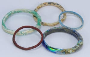 Romain - Lot de 5 bracelets en verre et pâte de verre - 3ème-5ème siècle