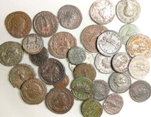 Lot de 30 monnaies romaines