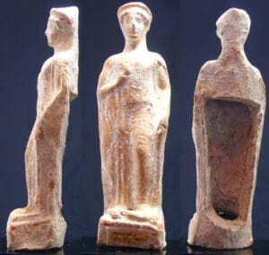Grande Grèce (Tanagra) - Statuette en terre cuite - 400 / 300 av J.-C.