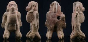Précolombien - Statuette sifflet zoomorphe en terre cuite - 200 / 500 ap. J.-C.