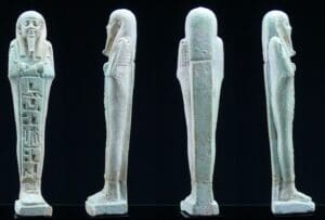 Egypte - Basse époque, 26-30ème dynastie - Oushebti attribué à « Pa-di-Iset, fils de Iset-en-Iret » en fritte éamillée - 664 / 343 av. J.-C.