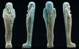 Egypte - Basse époque, 26-30ème dynastie - Oushebti attribué à « Ipethemetes, fils de Hathormakhet » en fritte émaillée - 664 / 343 av. J.-C.