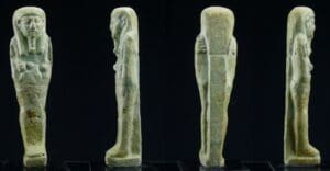 Egypte - Basse époque, 26-30ème dynastie - Oushebti anépigraphe en fritte émaillée - 664 / 346 av. J.-C.