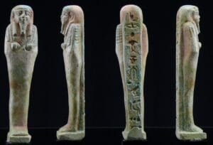 Egypte - Basse époque, 26-30ème dynastie - Oushebti attribué à « Wab-ib-Re, fils de Ta-heteret » en fritte émaillée - 664 / 343 av. J.-C.