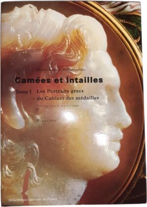Vollenweider (Marie-Louise) - Camées et intailles - 2 tomes textes et planches - I Les portraits grecs du Cabinet des médailles - Paris 1995