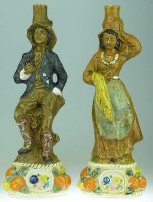 Lot de 2 bouteilles en céramique émaillée - Couple de paysans