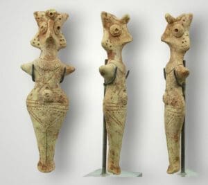 Moyen orient - Statuette  d’idole féminine en terre cuite - 2ème mill av. J.C.