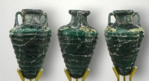 Phénicie - Amphorisque conique en verre bleu verdâtre - 200 av. /  300 ap. J.C.