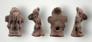 Précolombien - Statuette sifflet en Terre cuite - 200 / 500 ap. J.-C.