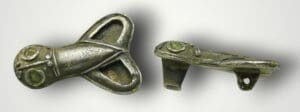 Asie centrale - Empire Hunnique - Fibule "mouche" en argent 4ème / 5ème siècle