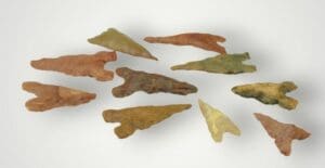 Néolithique - Lot de 10 pointes de flèche en silex