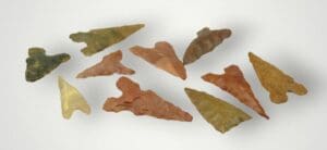 Néolithique - Lot de 10 pointes de flèche en silex