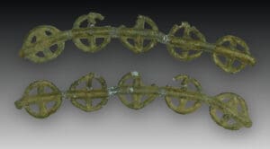 Celte - Chapelet de 5 rouelles en plomb à 4 rayons (Ier siècle av.)