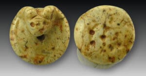 Mésopotamie - Période Djemdet Nasr - Amulette plate zoomorphe - 3500 / 2000 av. J.-C.
