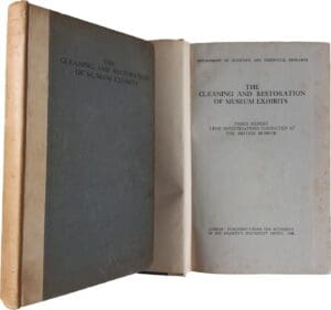 SCOTT, ALEXANDER, « The Cleaning and Restoration of Museum Exhibits: Third Report upon Investigations Conducted at the British Museum », Department of Scientific and Industrial Research, His Majesty’s Stationery Office, Londres, 1926